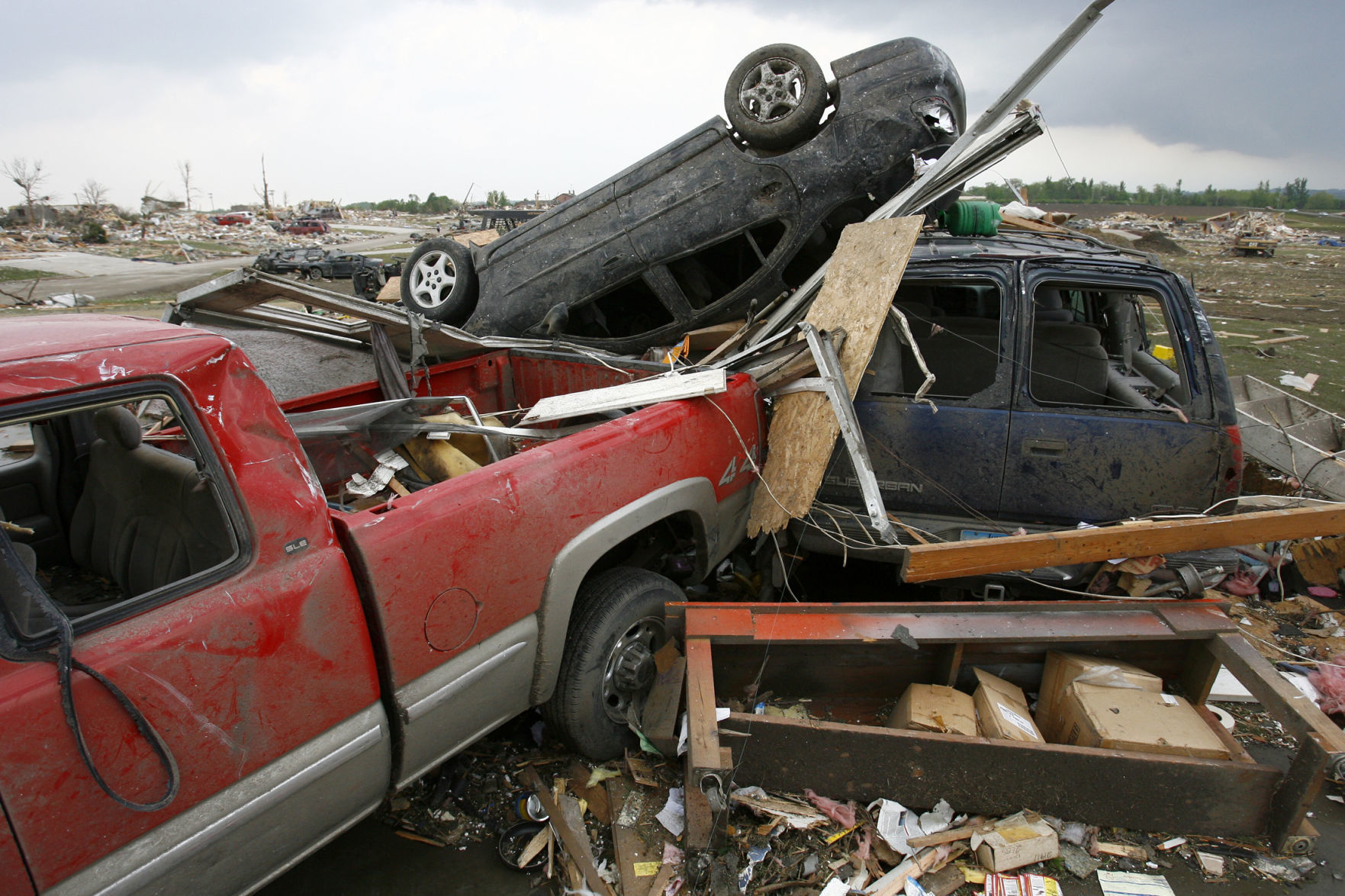 052508mp-parkersburg-torn-6